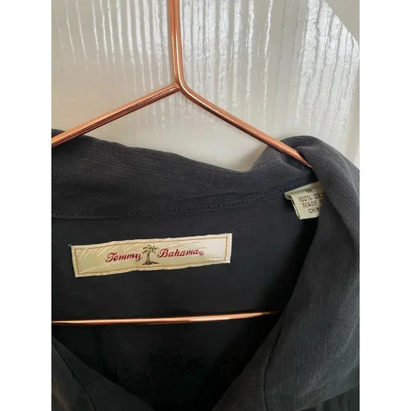 Tommy Bahama Black Short Sleeve Button Down silk Shirt Size Medium - Picture 3 of 3
